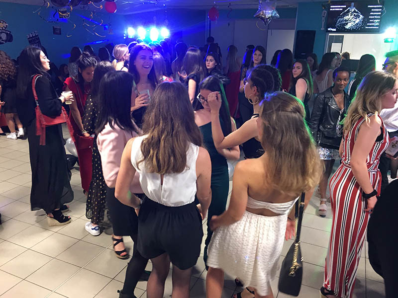 Bal de Promo 2019 pour les élèves de terminales, avant les épreuves de Bac